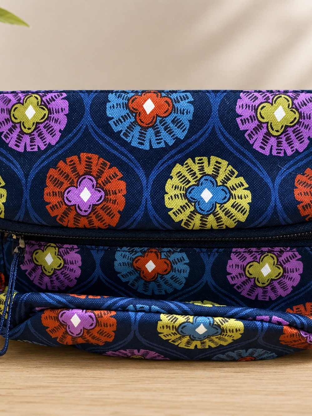 NWT Vera Bradley Center Stage Glow Lighten Up Belt Bag Fanny Pack - Picture 2 of 3